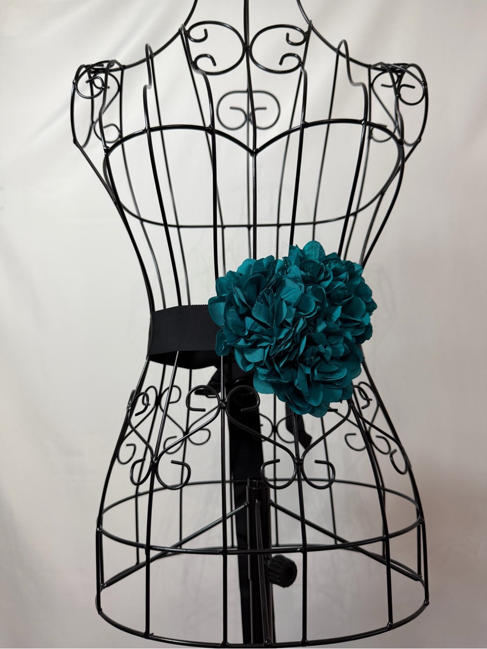 White House Black Market Teal Floral Accent Waist Belt